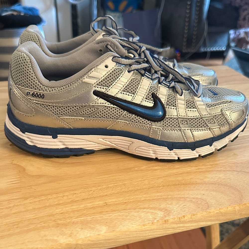 Nike Women’s P-6000 Silver and Navy Sneakers